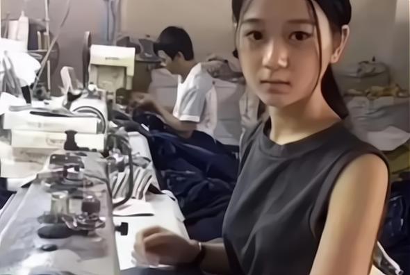 |被网友“打假”的年赚78亿网红：22岁假名媛，实则是发传单的小妹