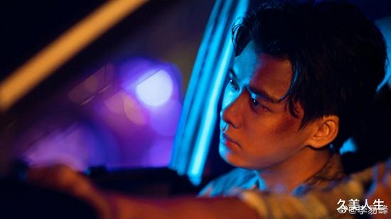 久美人生|李易峰晒照庆祝新剧杀青 优越侧颜氛围感十足