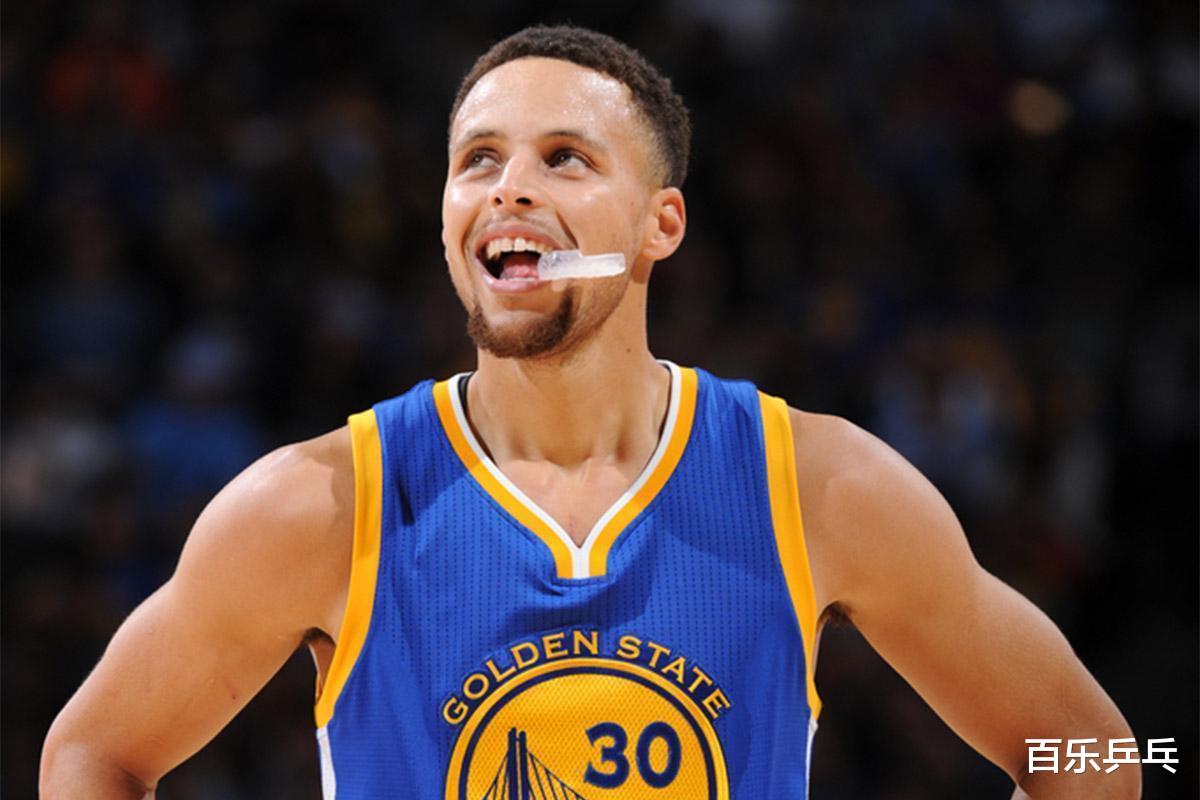 斯蒂芬·库里|打疯了！库里单节21分+5三分，超篮球皇帝成队史得分王：场下大笑