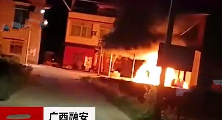 辰仔 惨无人道！融安一50岁光棍汉纵火行凶，烧死双胞胎男童和其爷爷