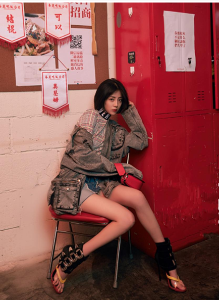 迪丽热巴|她走红后选择与杨幂解约，成就了迪丽热巴，如今落魄到卖洗发水