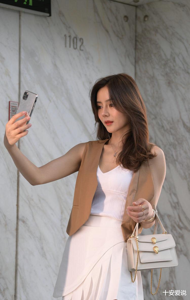 十安爱说|聪明的女人懂得结合个人的身材,挑选合适的t恤,带来年轻的活力