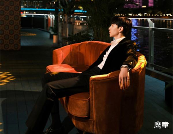 邓伦|邓伦邮轮氛围感大片，锁骨链低调奢华，贵公子既视感迎面扑来