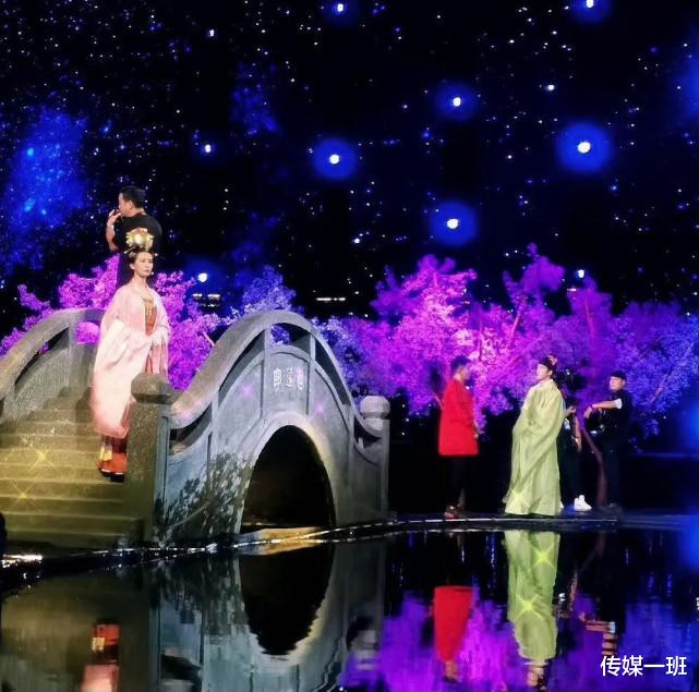 姚晨|央视中秋晚会后台花絮：撒贝宁耍宝抢镜头，萧敬腾一来西昌就下雨