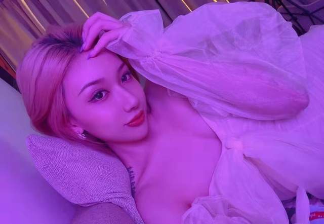 社交平台|贵圈真乱！说唱女歌手称遭到男友家暴：往脸上吐口水，签约君子协议