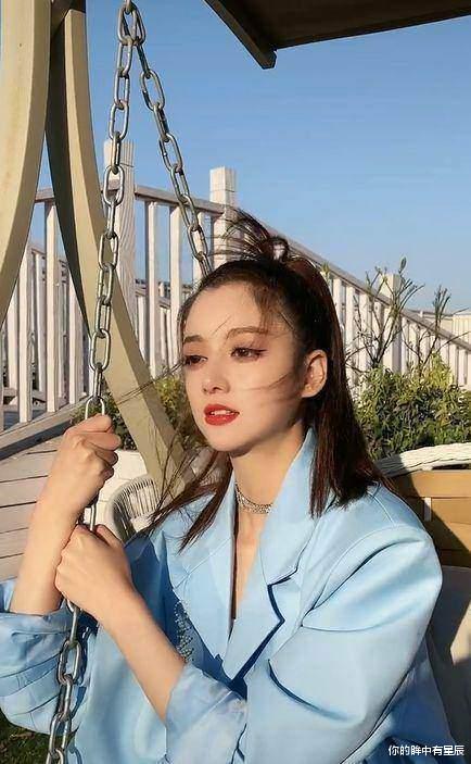 迪丽热巴|高价整容成“翻版迪丽热巴”？看到她整形前后的外表，网友：佩服