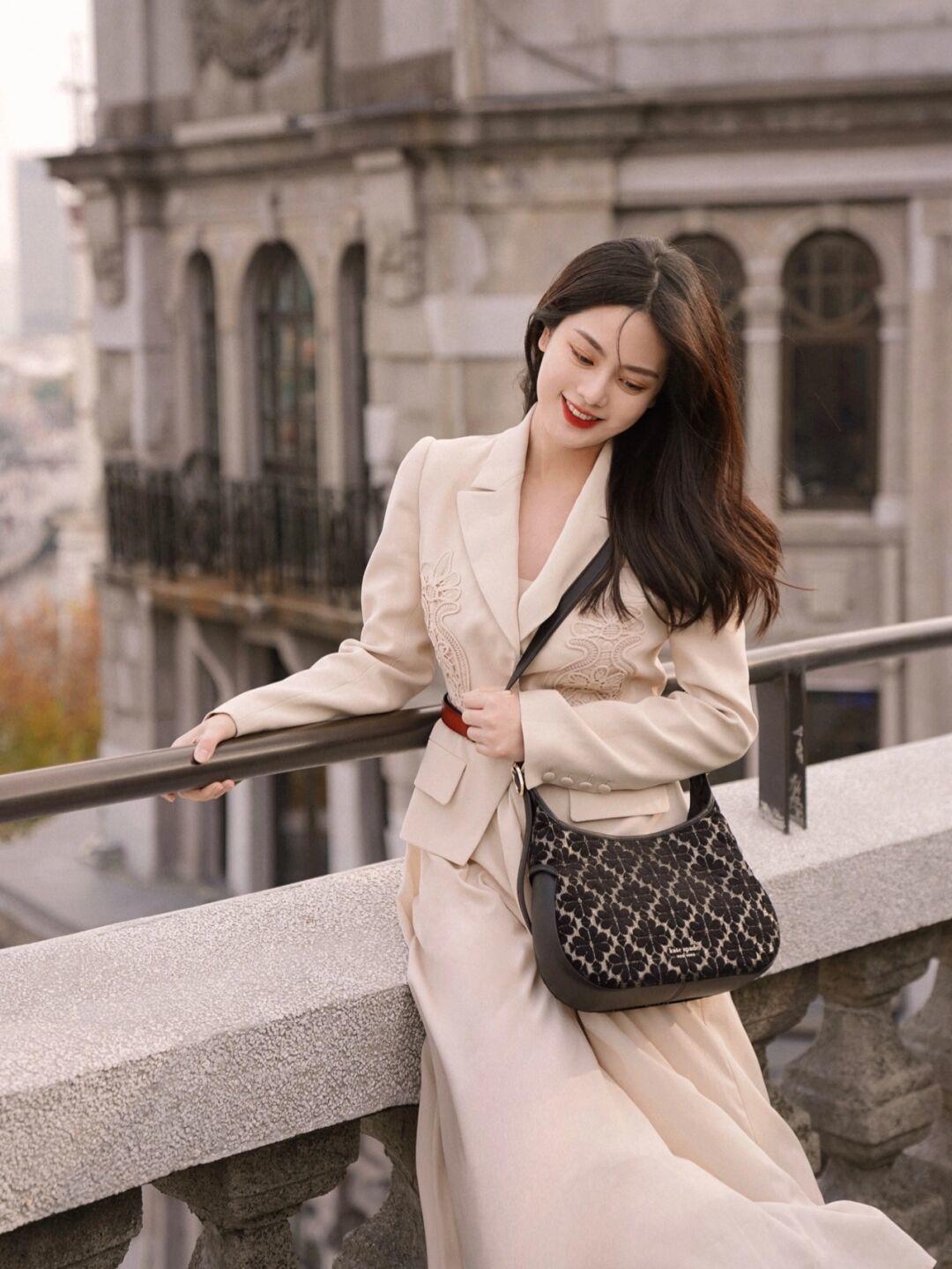 职业教育|冬天职场通勤怎么穿？看看这些干练利落的“西装”搭配，时髦精致