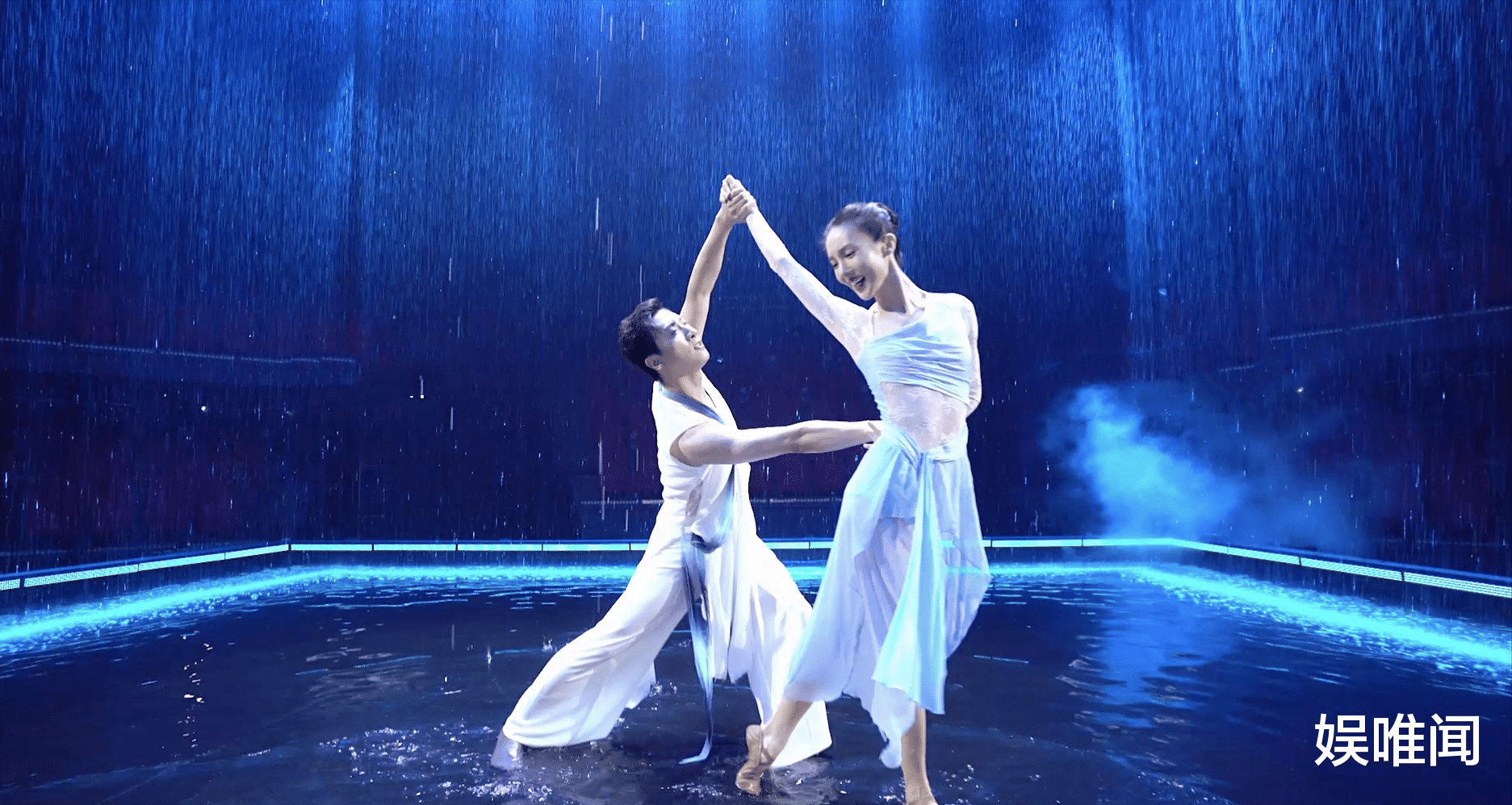 陈建斌|佟丽娅新综艺首播，搭档两位90后女星却不显年龄感，离婚后状态好