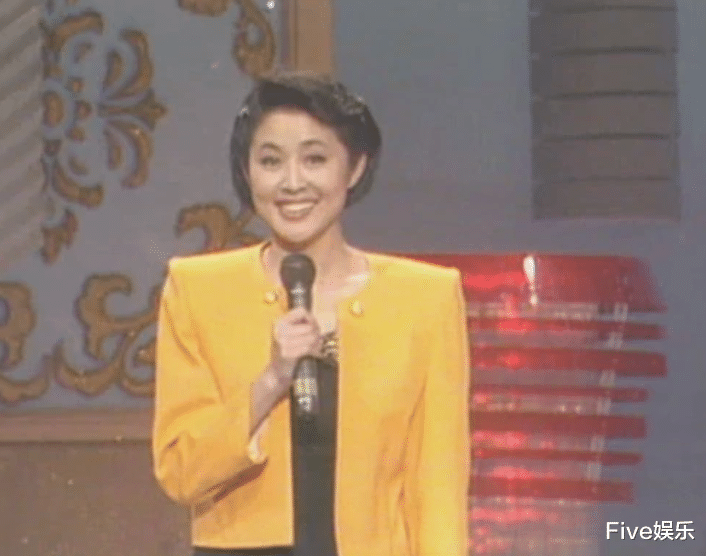 倪萍|倪萍：经历3段婚姻，和陈凯歌同居5年被抛弃，嫁给记者后悔一生