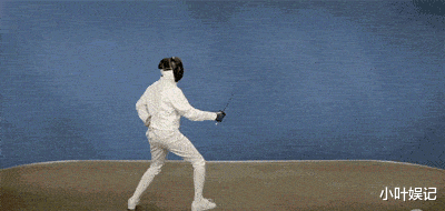 小叶娱记 “姑娘还是换件衣服逛街吧，穿成这个样子太吸引眼球了吧？”