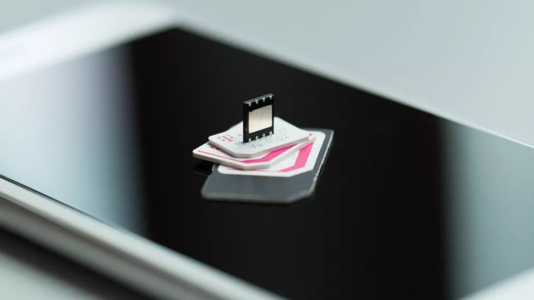 esim|三大运营商全面发力，“一号双终端”即将普及，出门不用带手机了
