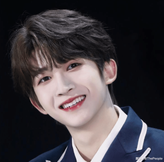 明星素颜|为美白脱腿毛,秀细腰细腿,还化烟熏大浓妆,好好做男人不好吗?