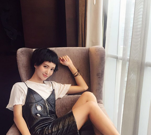 |金晨晒出自己的豪宅,家里装修像宫殿,日子过得像快乐的公主