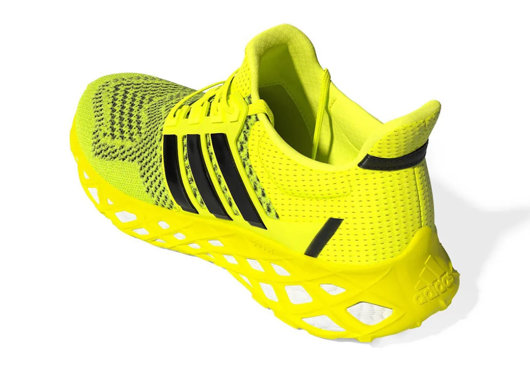 潮之物|地表最强跑鞋Ultra Boost焕然一新！