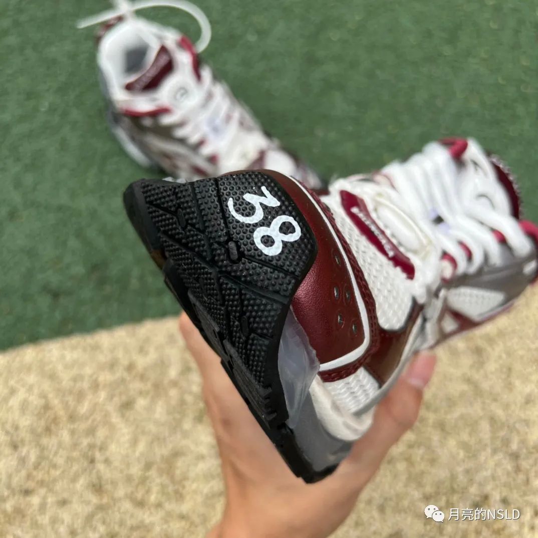 难舍离断 巴黎世家与kith联名的runner复古跑鞋是爆款还是丑笨的抄袭 都说像亚瑟士！！！