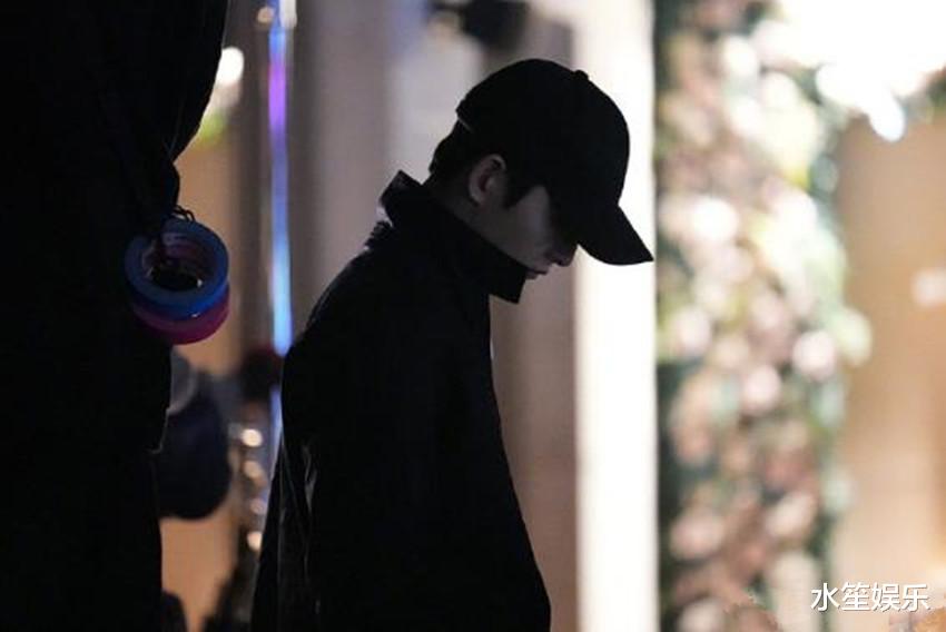 宋仲基|宋仲基凭新作重回事业巅峰,家中却突传噩耗,粉丝纷纷劝其节哀