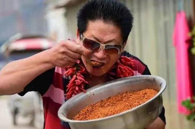 無名可取 “中国辣王”吃辣出名，不听医生劝阻每天要吃5斤辣椒，结果怎样