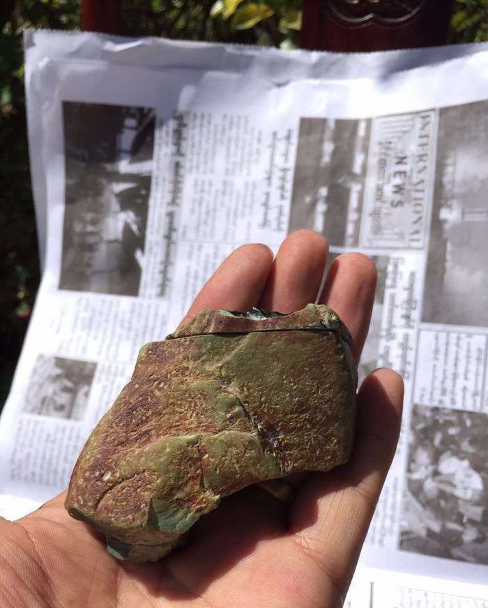 翡翠|毫不犹豫拿下的翡翠原石,切出高品质的墨翠,成品戒面太绝了!