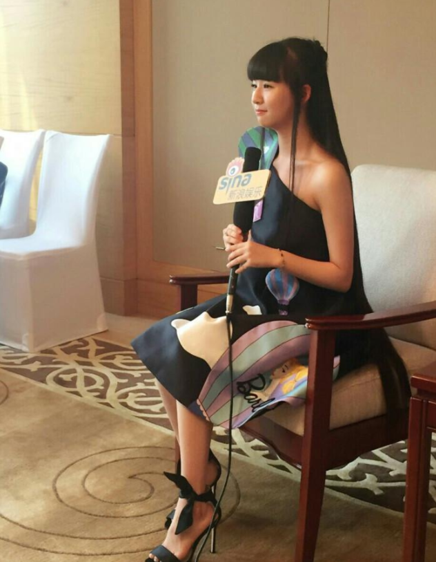 小彩旗|22岁小彩旗在变胖的路上越走越远，姨妈杨丽萍对她已经失去控制