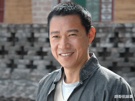 |对继女百般呵护，对亲儿子置之不理，张丰毅为何这样做？