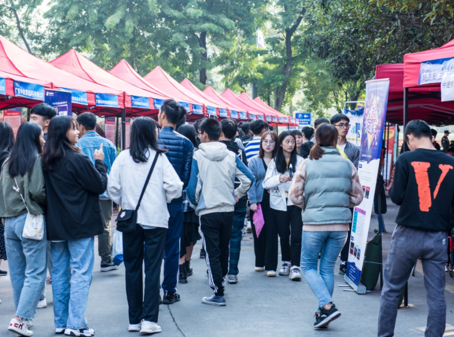 职业教育|校园招聘中的“潜规则”，毕业生要避免“踩坑”，早点了解不吃亏