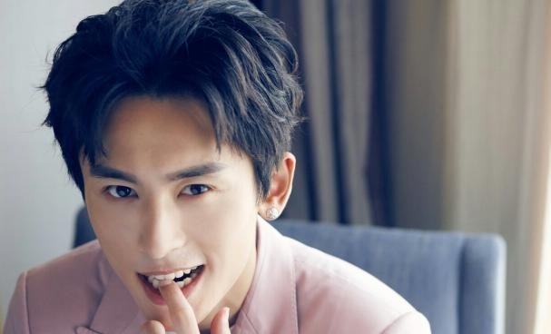 迪丽热巴|张哲瀚恋情被实锤？女孩模特出身，身材好颜值高，在一起至少5年