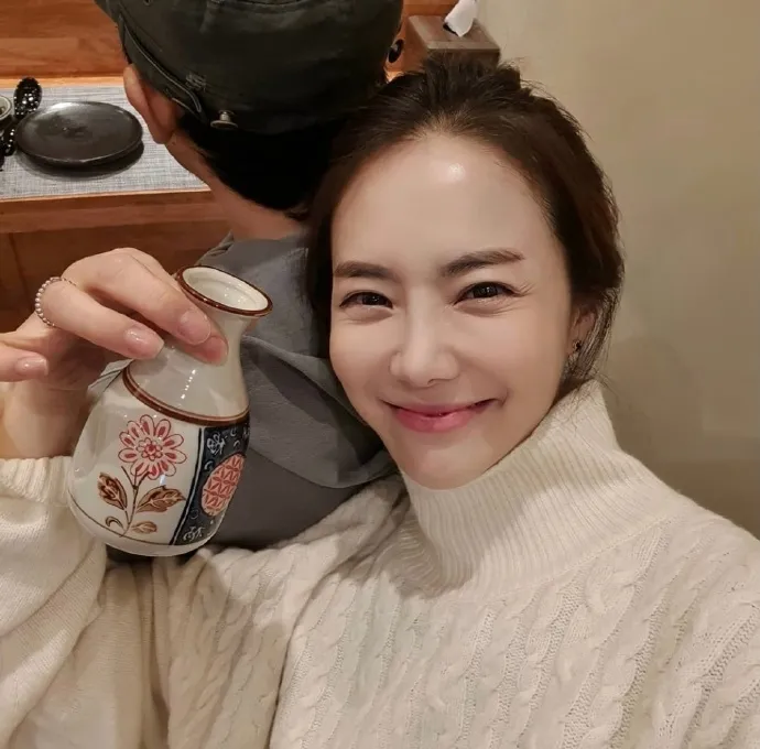 刘荷娜|女明星穿婆婆睡裤，躺公公大腿：多少家庭，毁在这一点