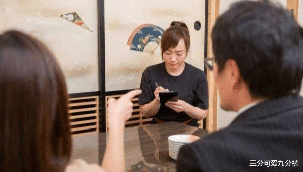 日本|为了“顾客就是上帝”这句话,日本人的职场正在变成地狱