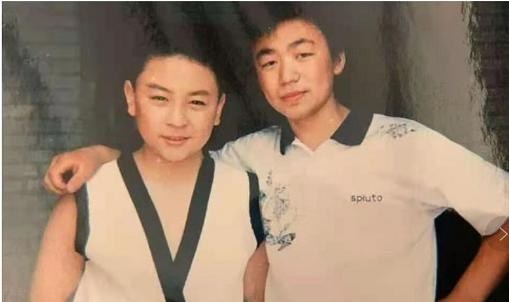 释小龙|释小龙隐藏20年的身份曝光，王宝强见了要行礼，向华强都不敢得罪
