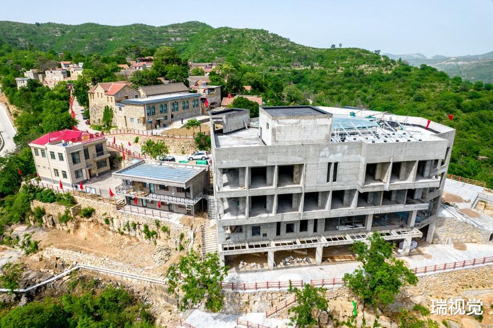 瑞视觉 云端之上的山村：多明清古建筑，被誉为“世外桃源”，新建游客接待中心，四层现代建筑已封顶