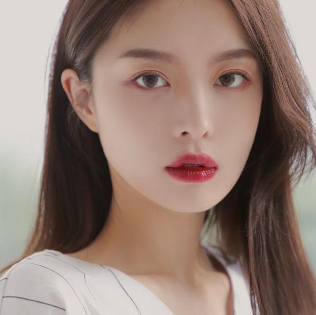 淡妆 提醒女生:即便再忙也要画“淡妆”,简单“四步骤”简单且精致