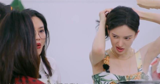 周涛|金晨不讲卫生？用餐厅的筷子簪发，黄晓明态度让人不由得羡慕baby