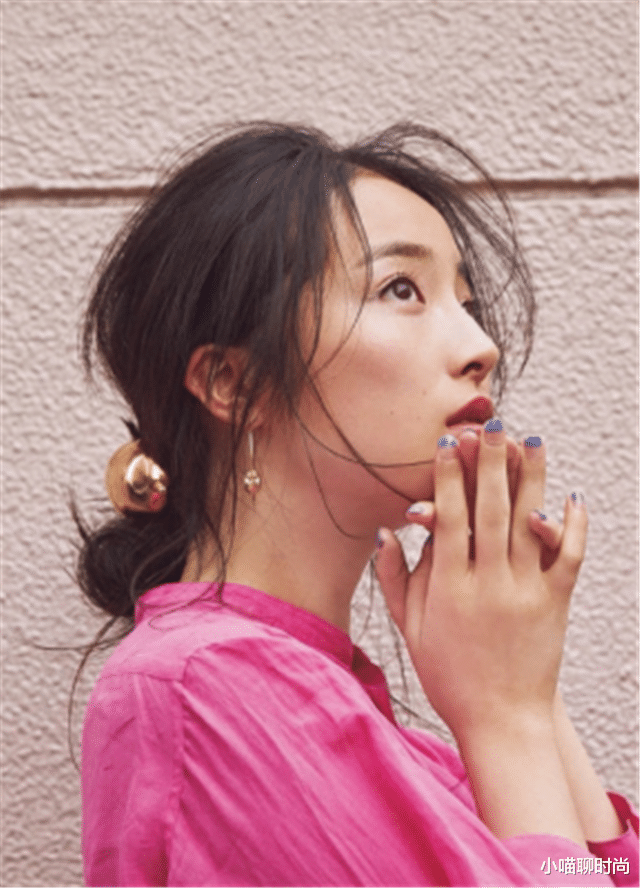 林心如|50多岁的女人，要学会打扮自己，从“发型、穿搭”下功夫，真优雅