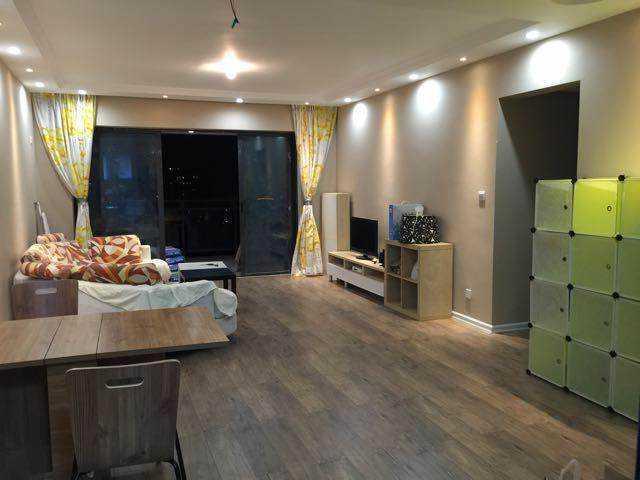 参观闺蜜新家，117平新房硬装只花5万块，网购家具一股廉价的味道