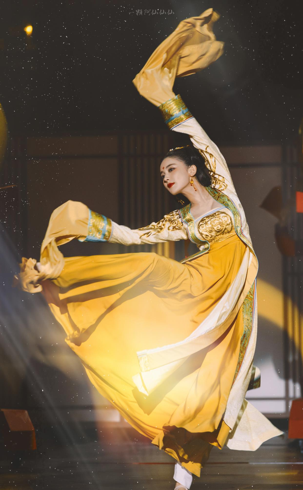 古力娜扎|娜扎《国风舞蹈秀》的表演，惊艳了全场！