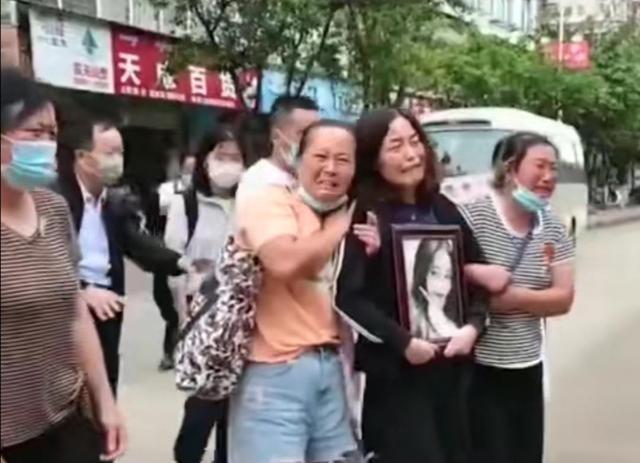 南京女大学生在云南遇害，一年后查明真凶，父亲拒绝100万私了