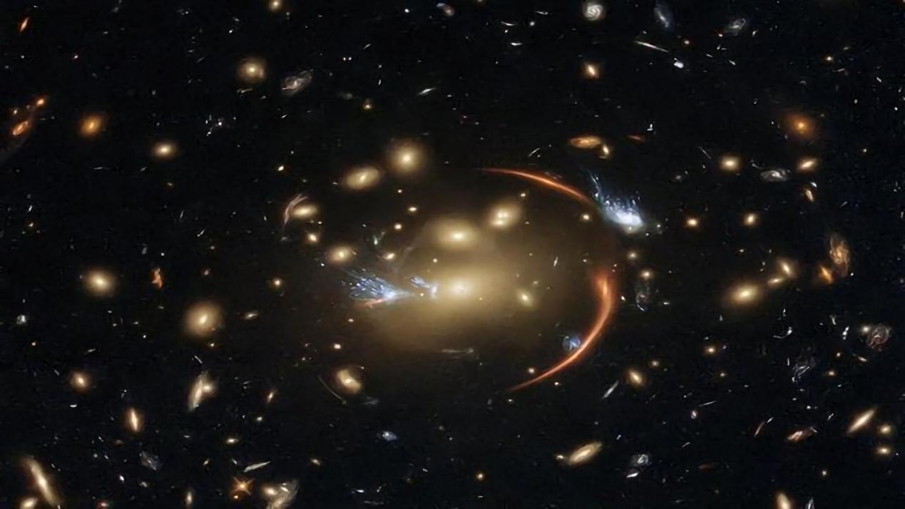风云三号 哈勃望远镜捕捉到，罕见的爱因斯坦环，揭示了宇宙深处的秘密