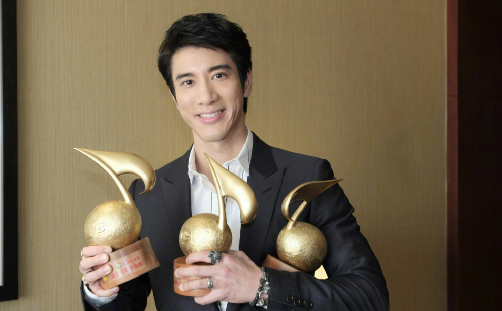 邓紫棋|被周杰伦取关后，王力宏拉黑假周杰伦闹笑话，女星谭卓受牵连被骂