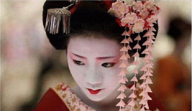 日本花魁巖崎峰子：宴會上被英國女王嘲諷後，故意靠近侍奉親王-圖8