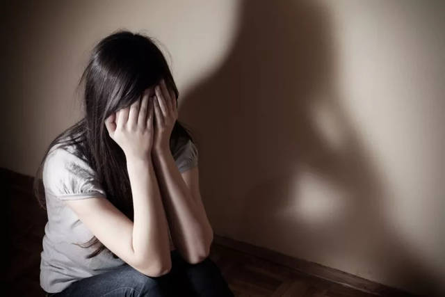 男子伙同他人利用迷药作案,弄晕九名女性:仅有两人逃过性侵