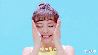 护肤|李小冉皮肤开挂了！堪称“合照杀手”，坦言：护肤只需做好一件事
