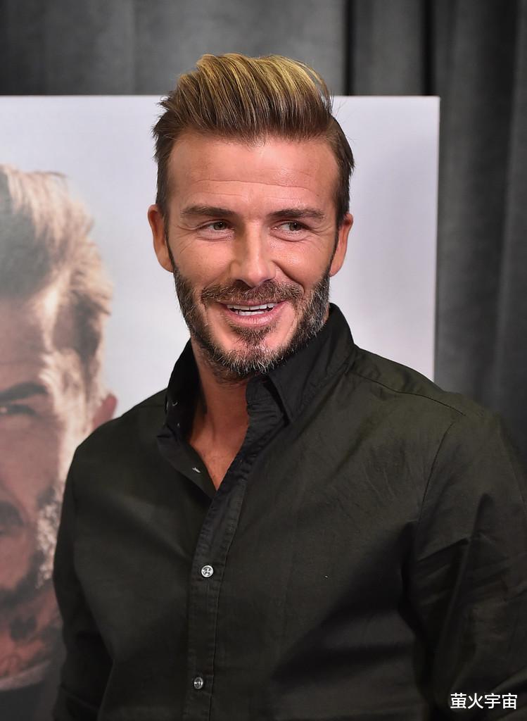 贝克汉姆|46岁贝克汉姆近照曝光，前额光滑鱼尾纹变淡，粉丝怀疑偶像整过容