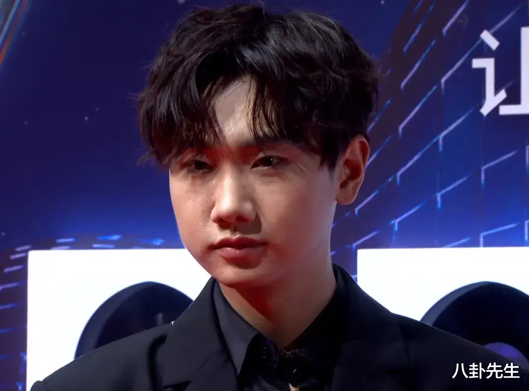 郁可唯|音乐盛典红毯高清照：郁可唯卡粉，刘雨昕状态好，金子涵发福