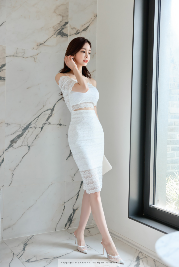 壹品穿搭|女神孙允珠高清时尚搭配：天鹅湖帷幔轻纱奶白雕花衣裙