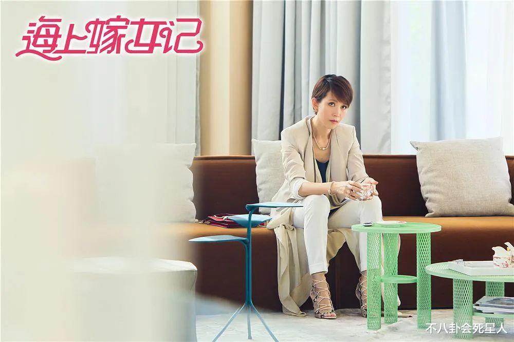 蔡少芬|蔡少芬与儿子同框被嘲像奶奶，生了三胎老得快，她还要赚钱养家