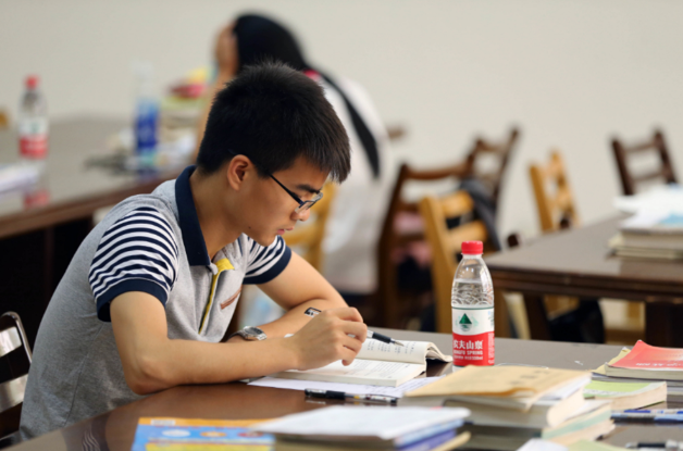 考研|“抱歉,我们只看第一学历”,985硕士面试被拒,考研无用了?