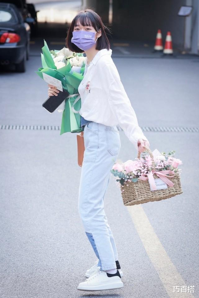 巧百搭|段奥娟太尊重秋天了!私服穿搭温柔又内敛,真有“国民女友”范