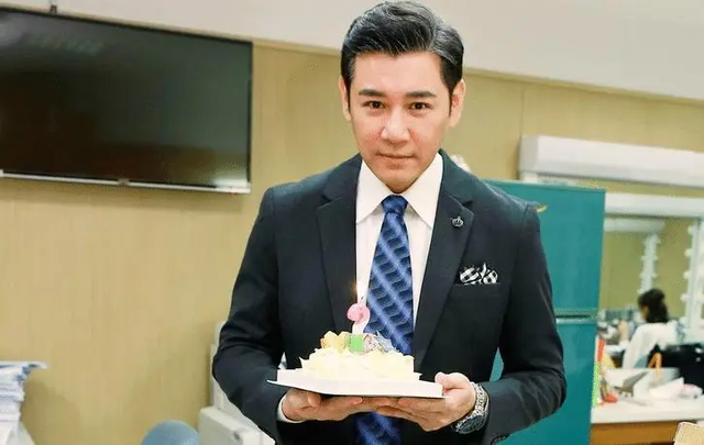 陈熙锋|恭喜！47岁男星终于将当爸，捧36岁妻子孕肚笑容满面，结婚刚2月