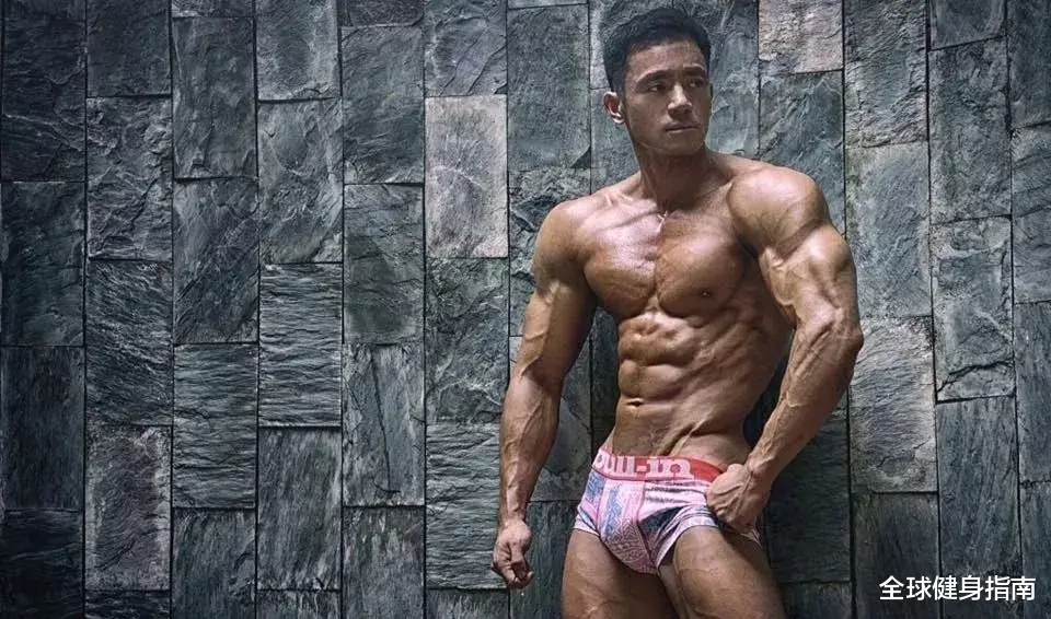 小S|撞脸郭富城！被小S狂摸胸！这么性感的身材，你告诉我是50岁？