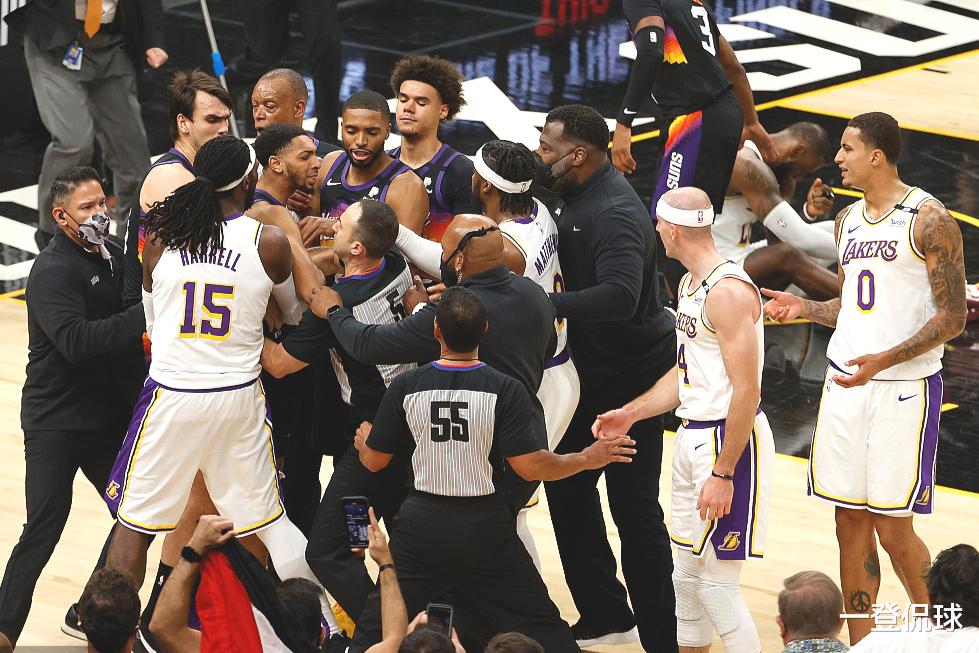 太阳队|21+34，16+8，太阳2大封印解除！湖人双塔未奏效，詹姆斯点名一人